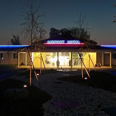Airport-Hotel Mauregard Екстериор снимка