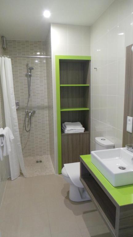 Airport-Hotel Mauregard Екстериор снимка