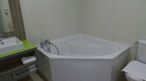 Airport-Hotel Mauregard Екстериор снимка