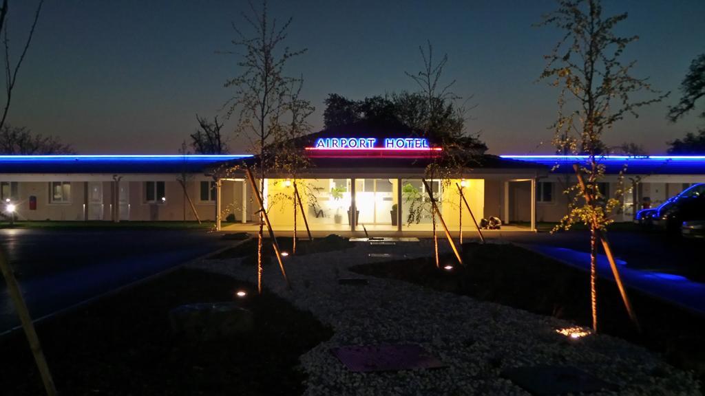 Airport-Hotel Mauregard Екстериор снимка